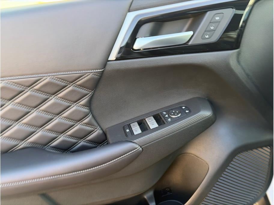 2025 Mitsubishi Outlander PHEV SEL