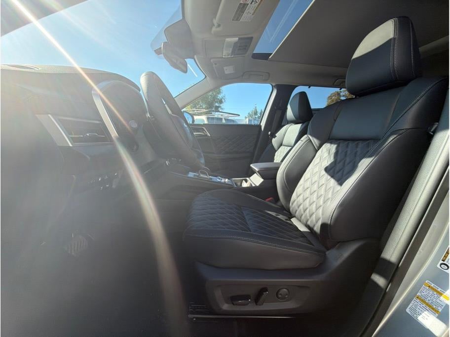 2025 Mitsubishi Outlander PHEV SEL