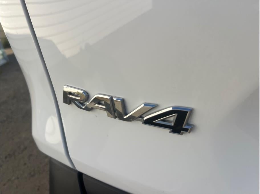 2022 Toyota RAV4 Hybrid XLE Sport Utility 4D