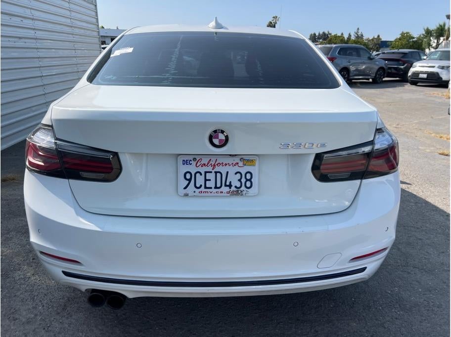 2018 BMW 3 Series 330e iPerformance Sedan 4D