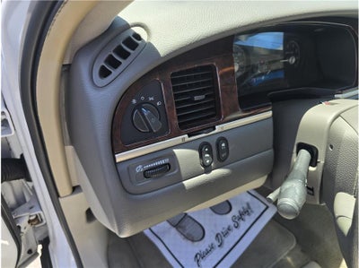 2007 Lincoln Town Car Signature Limited Sedan 4D