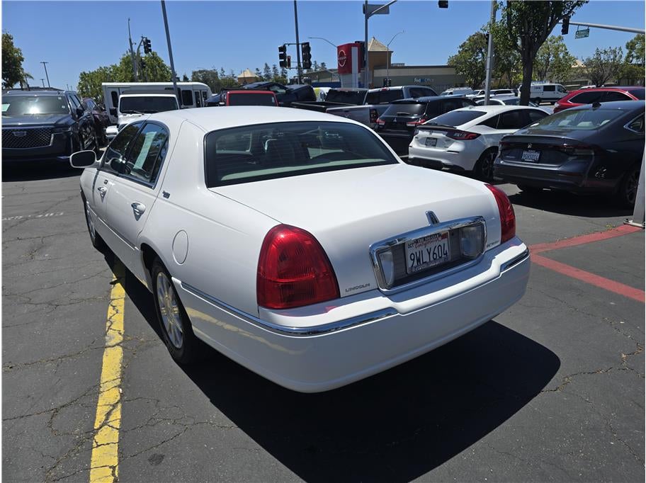 2007 Lincoln Town Car Signature Limited Sedan 4D