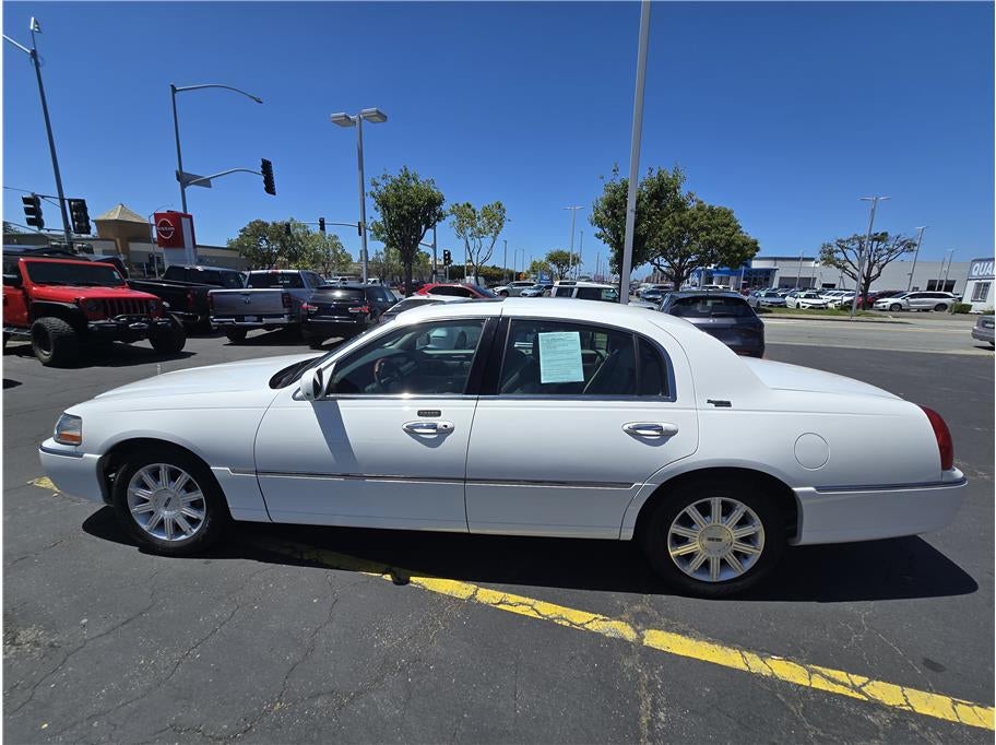 2007 Lincoln Town Car Signature Limited Sedan 4D