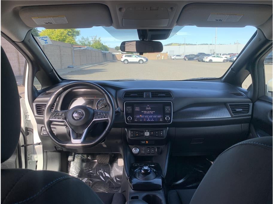 2022 Nissan LEAF SV Hatchback 4D