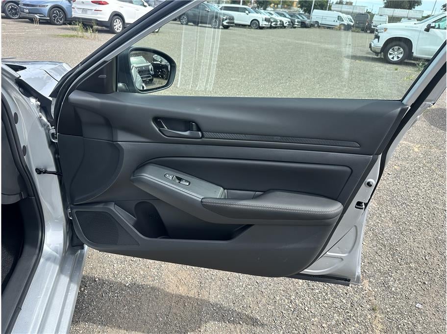 2026 Nissan Altima 2.5 SV Sedan 4D