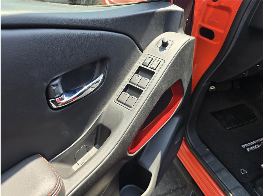 2025 Nissan Frontier Crew Cab PRO-4X Pickup 4D 5 ft