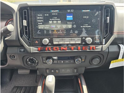 2025 Nissan Frontier Crew Cab PRO-4X Pickup 4D 5 ft