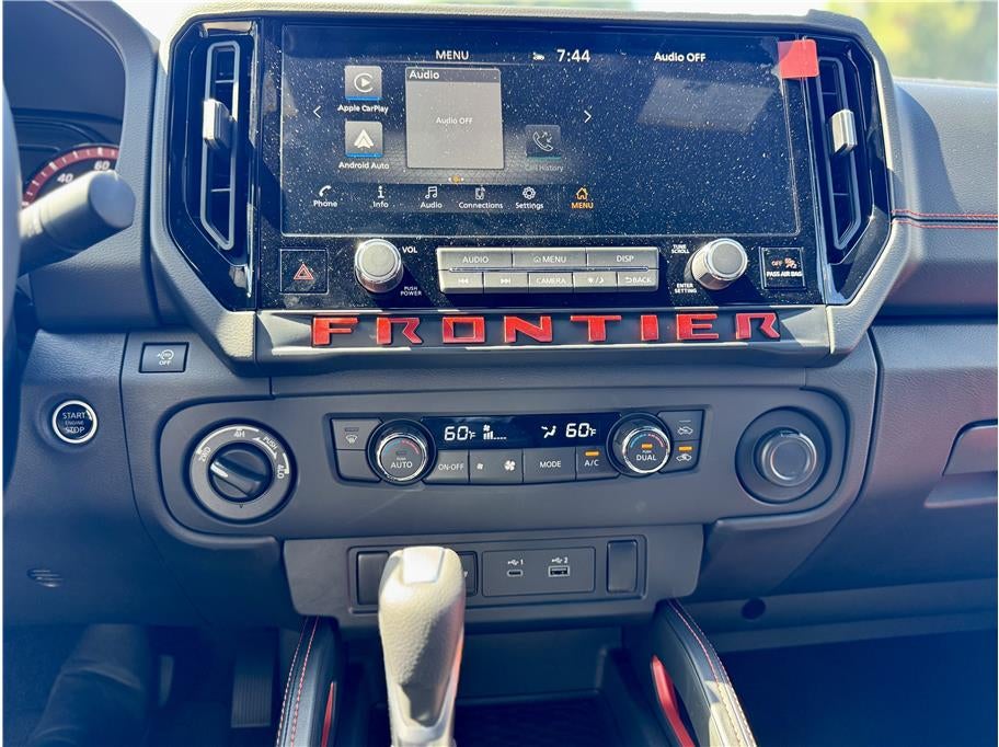 2025 Nissan Frontier Crew Cab PRO-4X Pickup 4D 5 ft