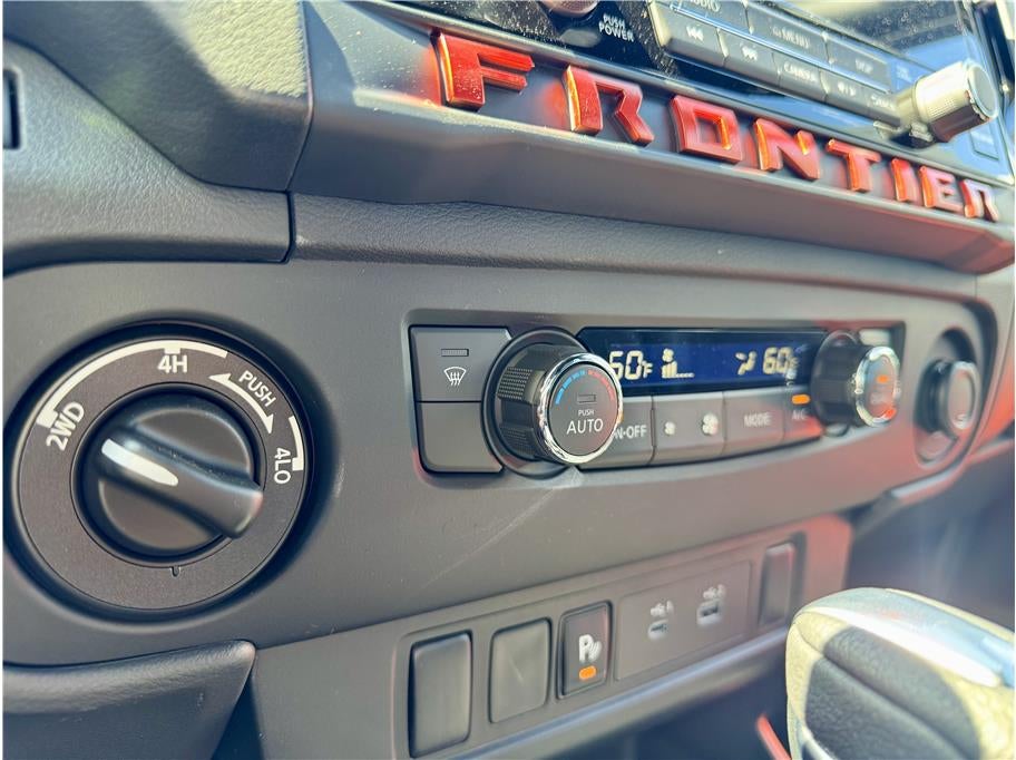 2025 Nissan Frontier Crew Cab PRO-4X Pickup 4D 5 ft