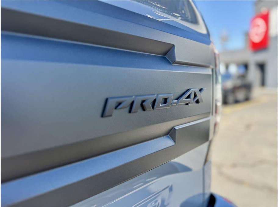 2025 Nissan Frontier Crew Cab PRO-4X Pickup 4D 5 ft