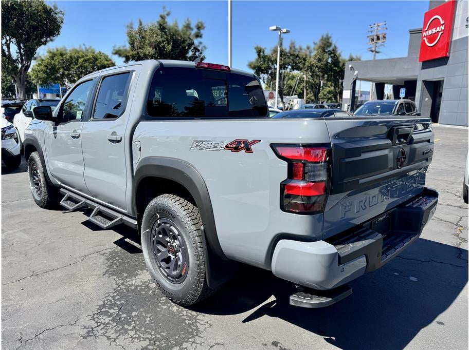 2025 Nissan Frontier Crew Cab PRO-4X Pickup 4D 5 ft