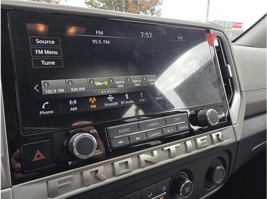 2025 Nissan Frontier Crew Cab SV Pickup 4D 6 ft