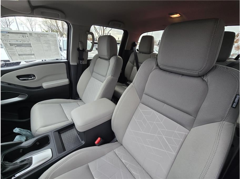 2025 Nissan Frontier Crew Cab SV Pickup 4D 6 ft