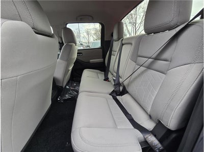 2025 Nissan Frontier Crew Cab SV Pickup 4D 6 ft