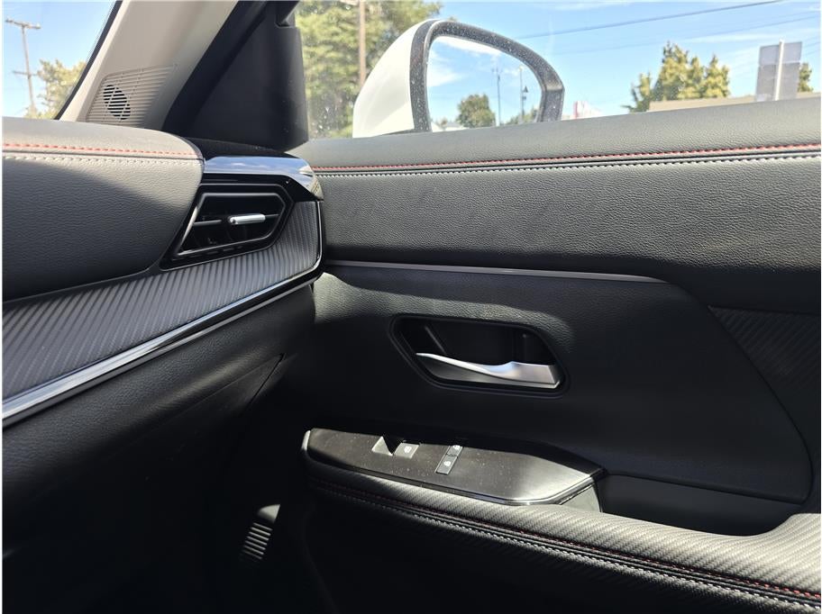 2025 Nissan Kicks SR Sport Utility 4D