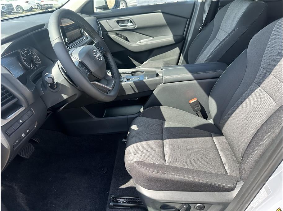 2026 Nissan Rogue SV Sport Utility 4D