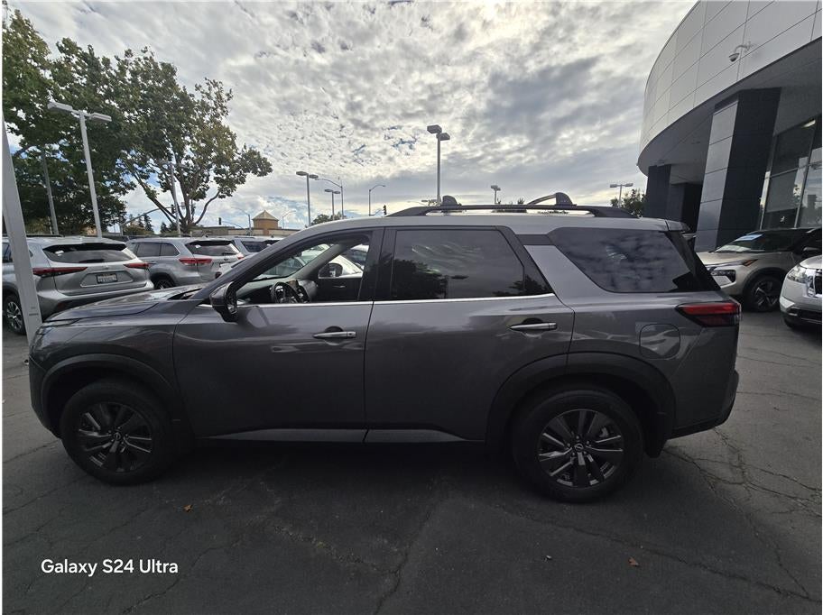 2022 Nissan Pathfinder SV Sport Utility 4D