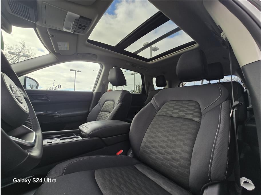 2024 Nissan Pathfinder SV Sport Utility 4D