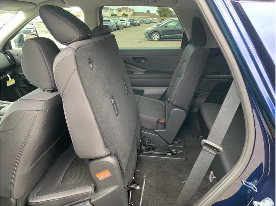 2026 Nissan Pathfinder SV Sport Utility 4D