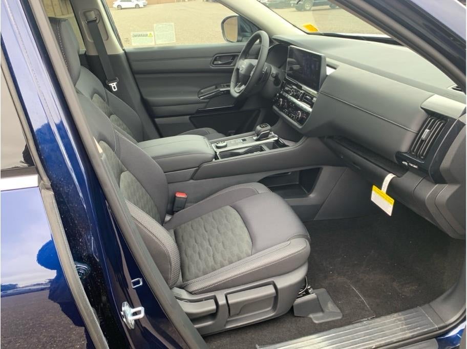 2026 Nissan Pathfinder SV Sport Utility 4D