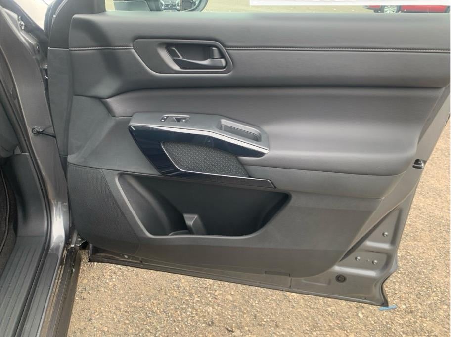 2026 Nissan Pathfinder SV Sport Utility 4D
