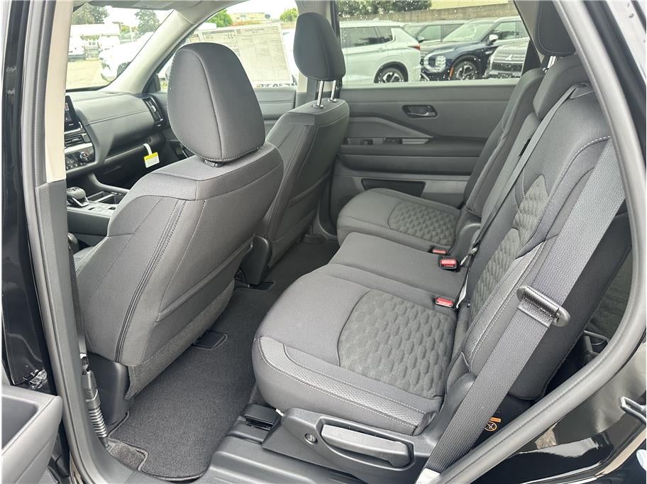 2026 Nissan Pathfinder SV Sport Utility 4D