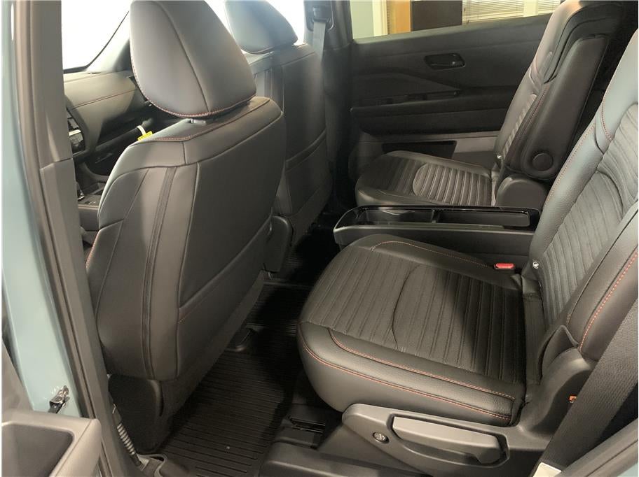 2026 Nissan Pathfinder SV Sport Utility 4D