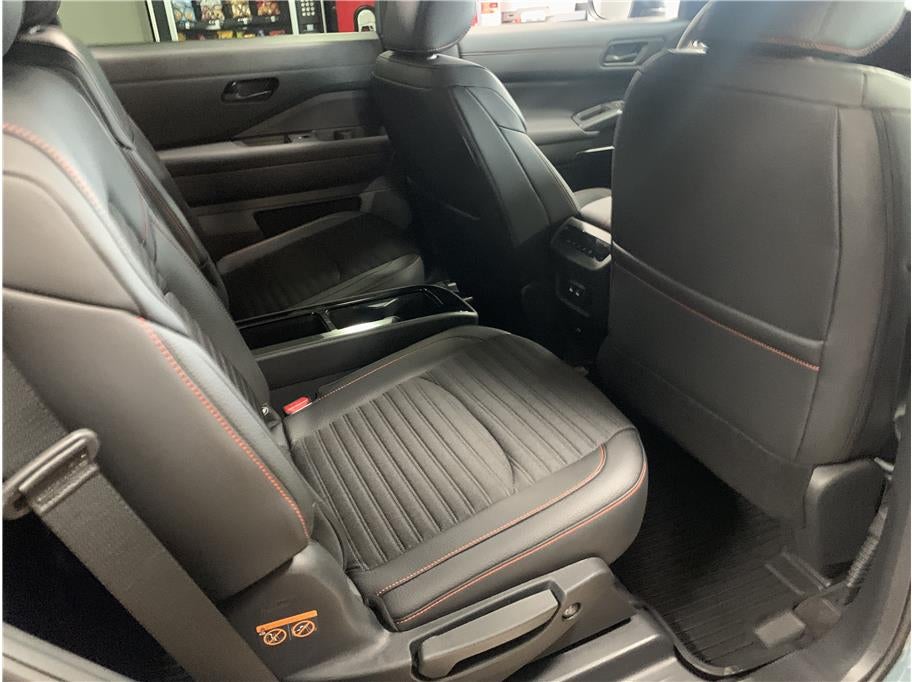 2026 Nissan Pathfinder SV Sport Utility 4D