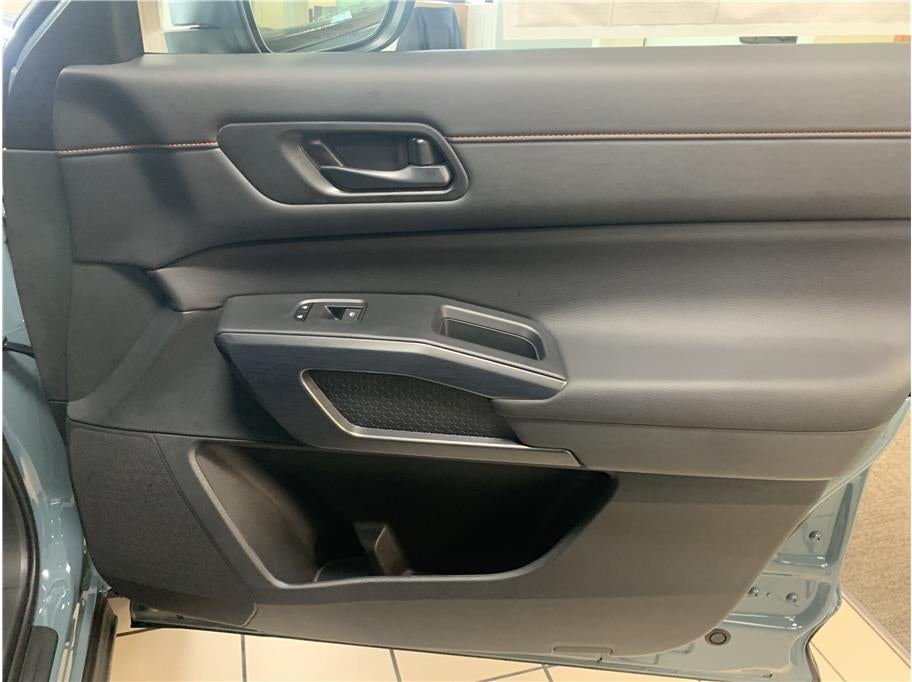 2026 Nissan Pathfinder SV Sport Utility 4D
