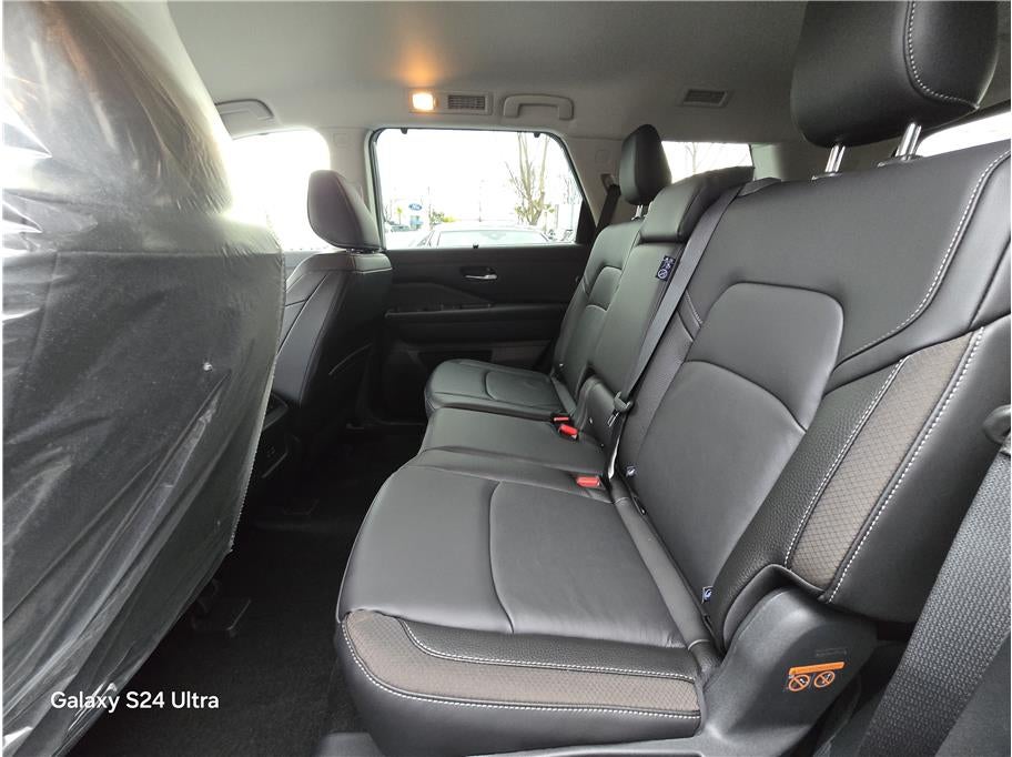 2025 Nissan Pathfinder SL Sport Utility 4D