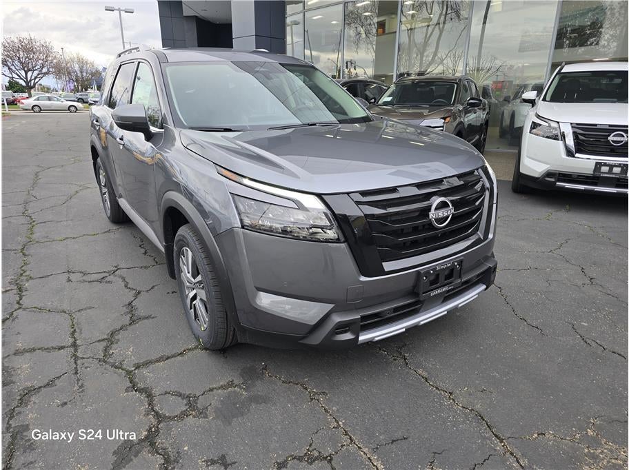 2025 Nissan Pathfinder SL Sport Utility 4D