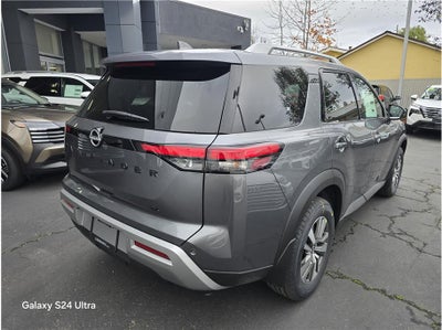 2025 Nissan Pathfinder SL Sport Utility 4D