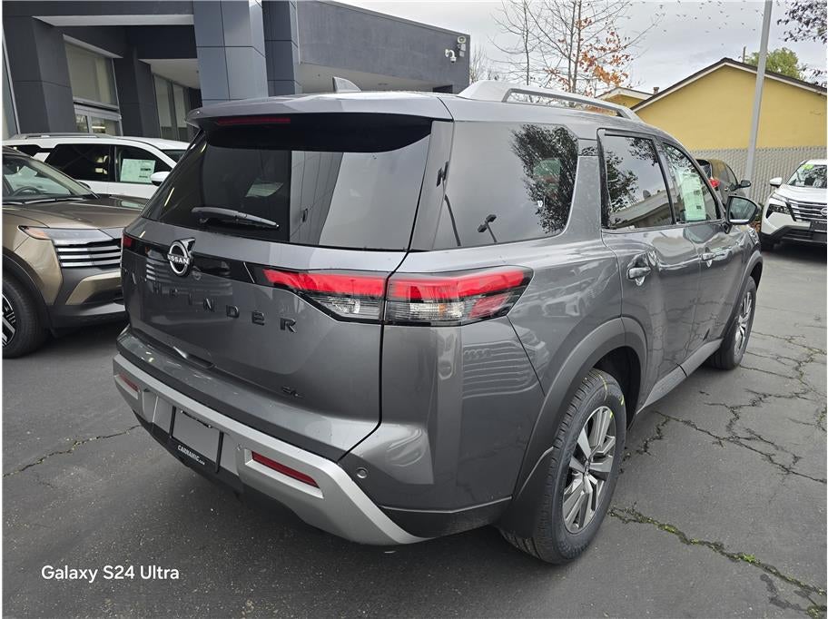 2025 Nissan Pathfinder SL Sport Utility 4D