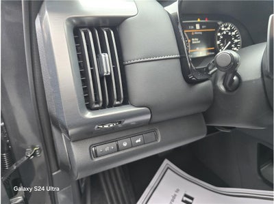 2025 Nissan Pathfinder SL Sport Utility 4D