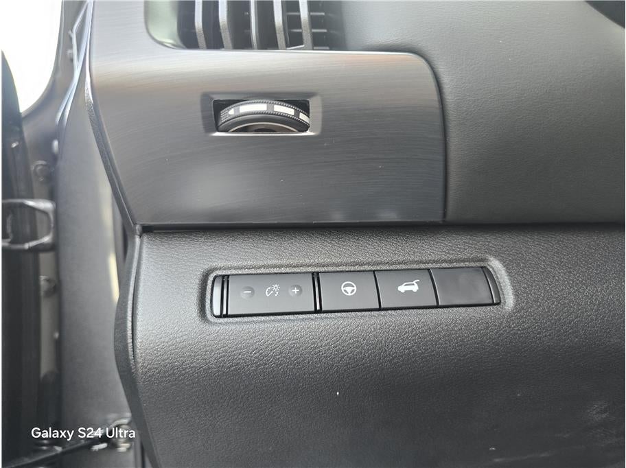 2025 Nissan Pathfinder SL Sport Utility 4D