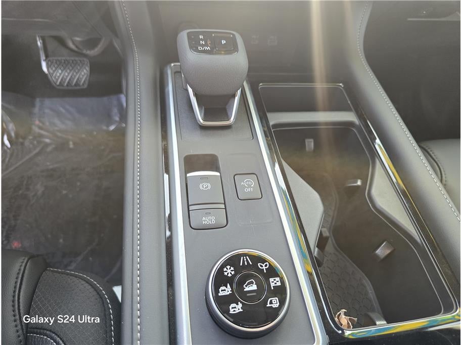 2025 Nissan Pathfinder SL Sport Utility 4D