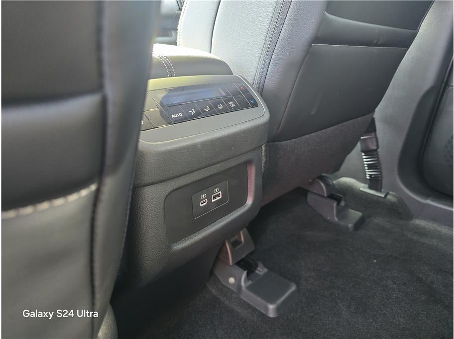 2025 Nissan Pathfinder SL Sport Utility 4D