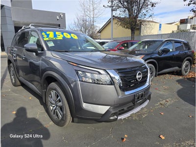2025 Nissan Pathfinder SL Sport Utility 4D