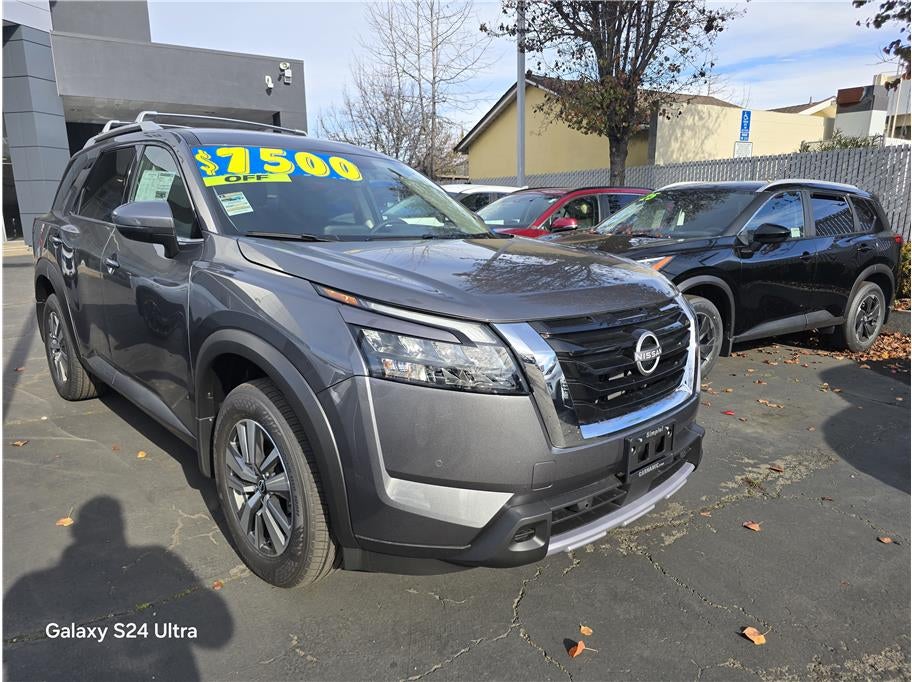 2025 Nissan Pathfinder SL Sport Utility 4D