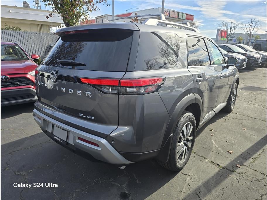 2025 Nissan Pathfinder SL Sport Utility 4D