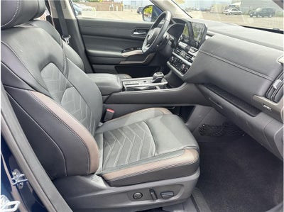 2025 Nissan Pathfinder Platinum Sport Utility 4D