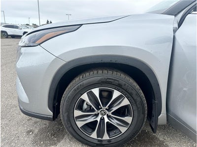 2023 Toyota Highlander XLE Sport Utility 4D