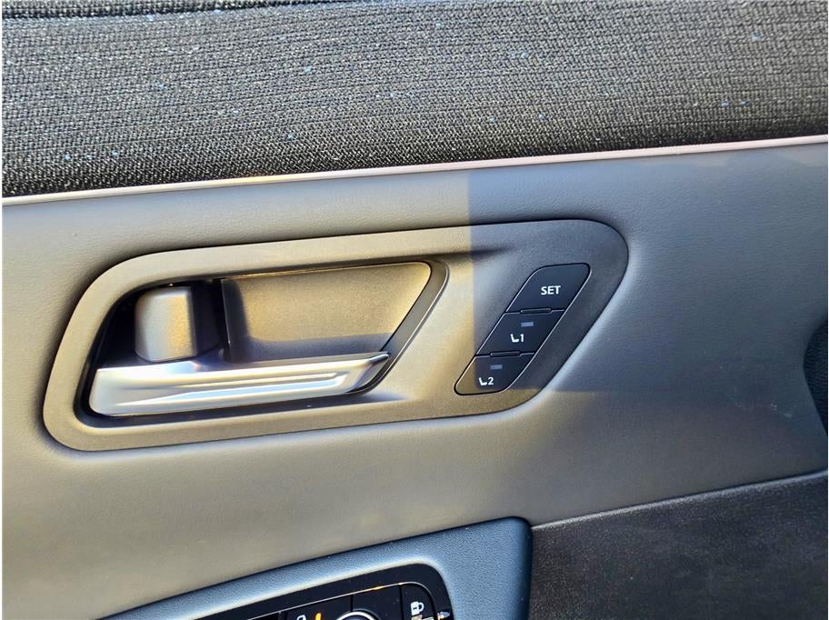 2026 Nissan LEAF PLATINUM PLUS Hatchback 4D