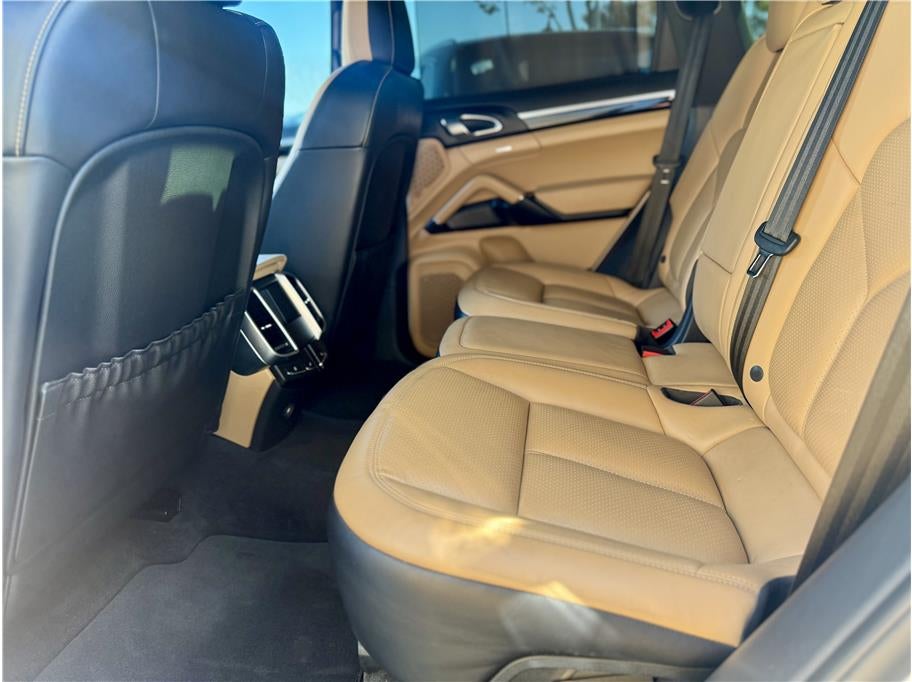 2018 Porsche Cayenne Sport Utility 4D