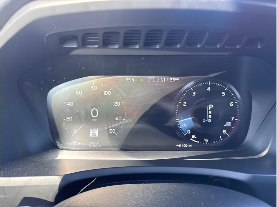 2018 Volvo XC90 T6 Momentum Sport Utility 4D