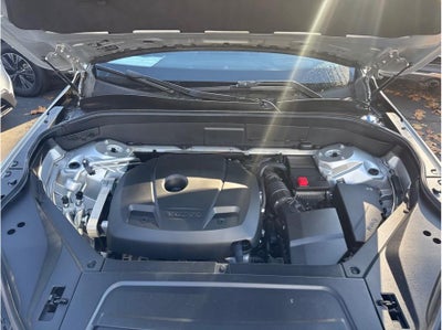 2018 Volvo XC90 T6 Momentum Sport Utility 4D
