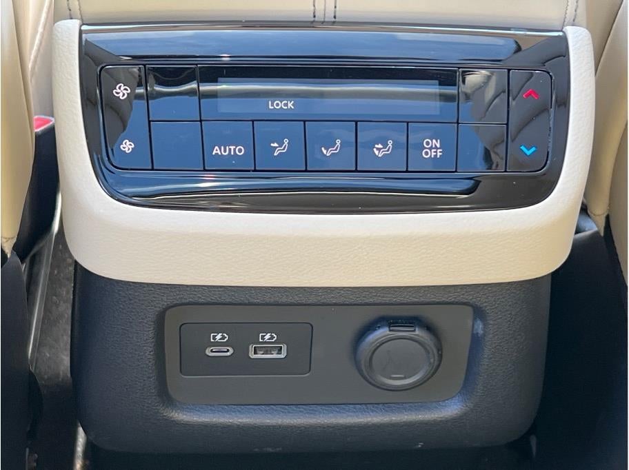 2023 INFINITI QX60 LUXE Sport Utility 4D