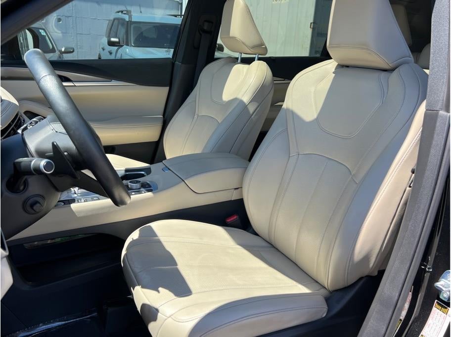 2023 INFINITI QX60 LUXE Sport Utility 4D