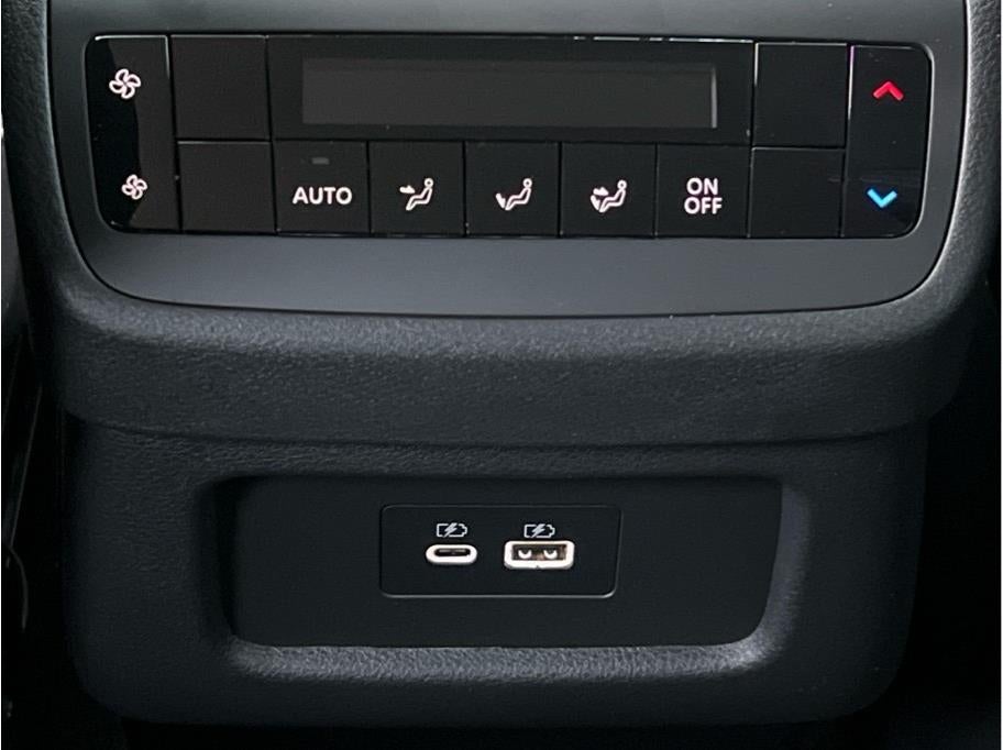 2025 Nissan Pathfinder SV Sport Utility 4D