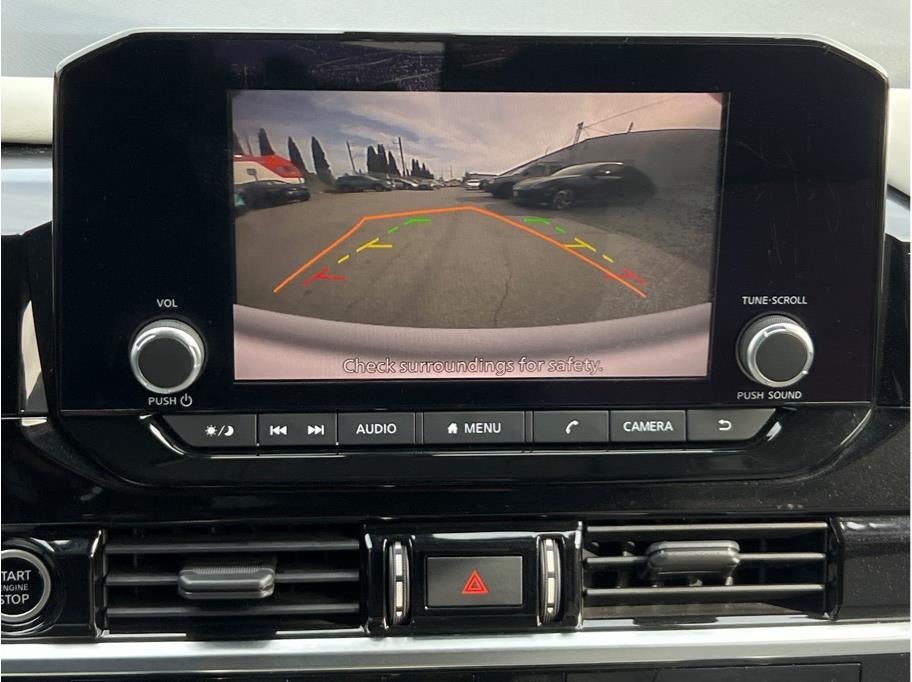 2022 Nissan Pathfinder SV Sport Utility 4D